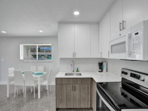 Coastal Charm Cozy 2BR Retreat in Pompano Beach